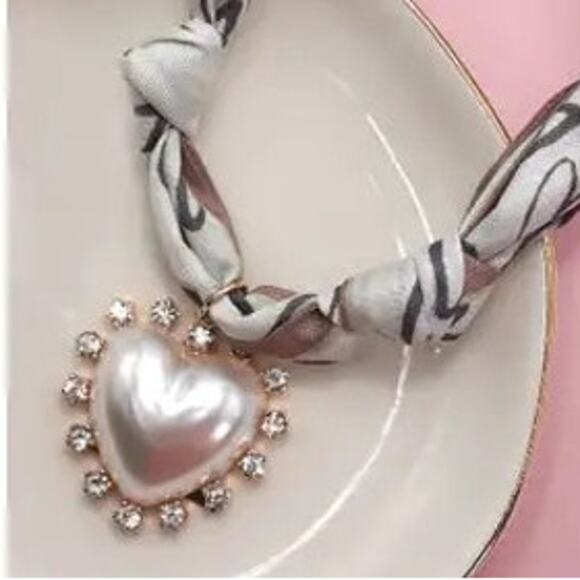 Black White Heart Knotted Scarf Layering Necklace with Crystal Heart Charm - Picture 2 of 6